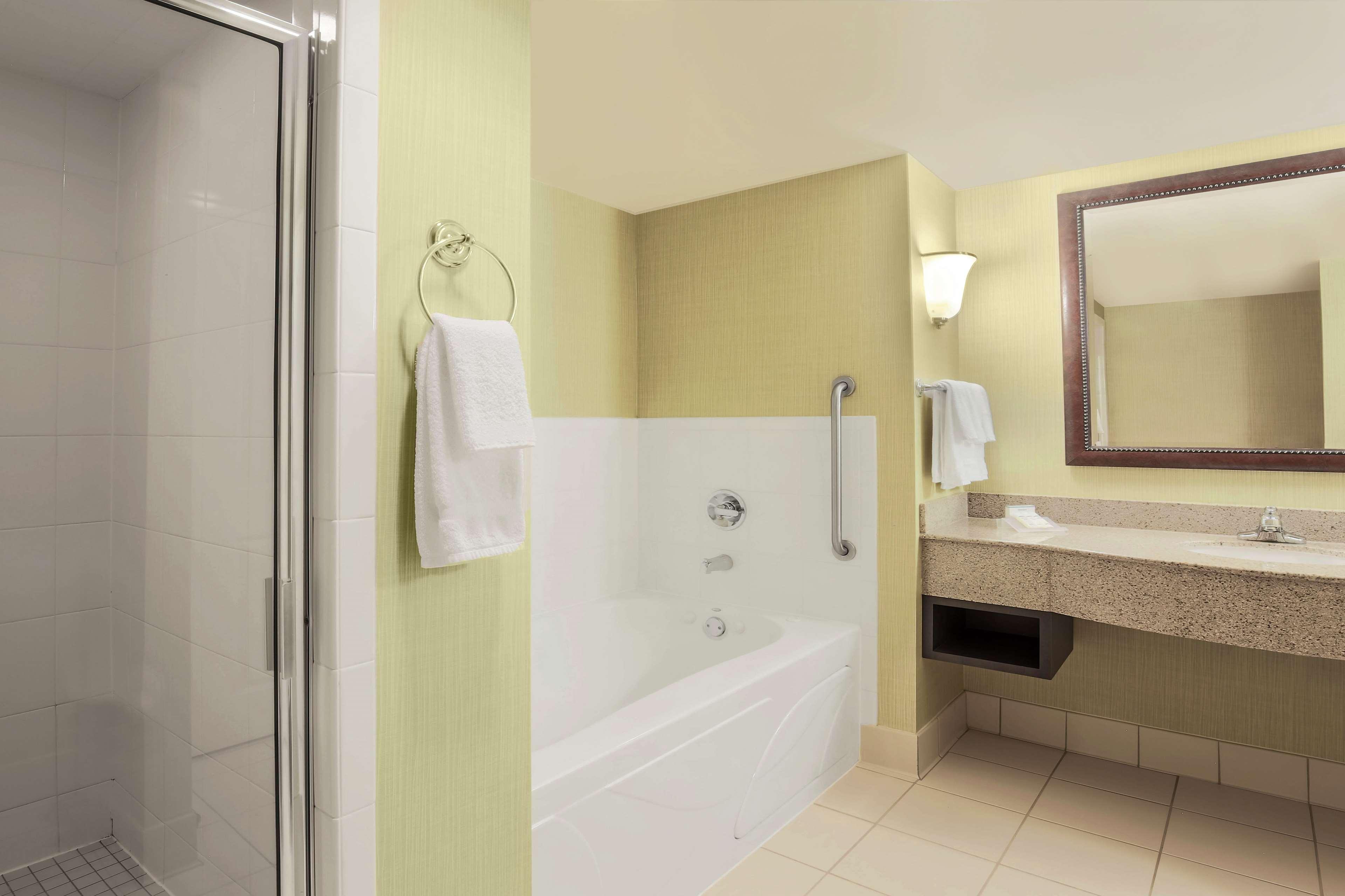 Hilton Garden Inn Chicago/Midway Airport Bedford Park Екстериор снимка