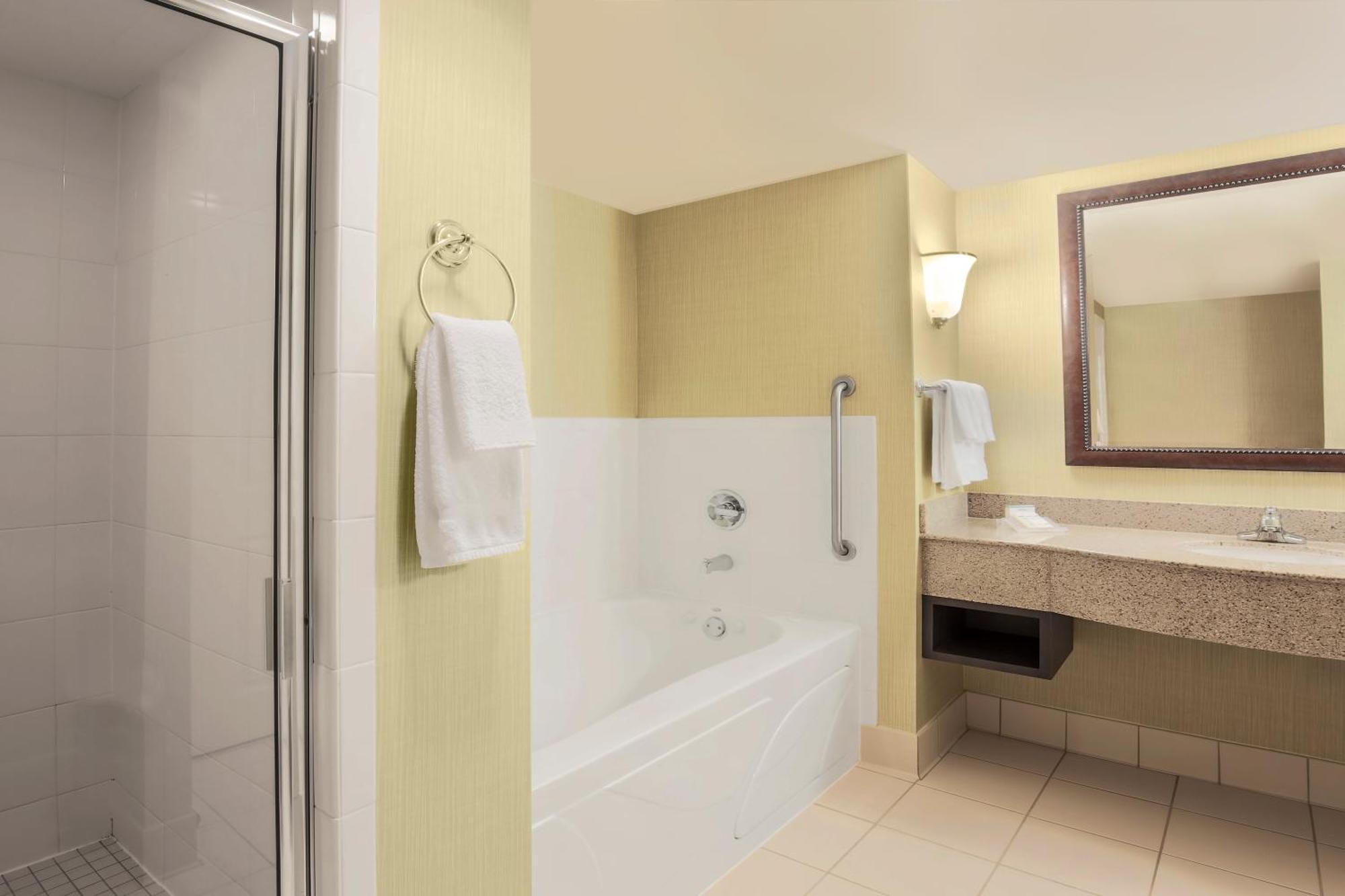 Hilton Garden Inn Chicago/Midway Airport Bedford Park Екстериор снимка