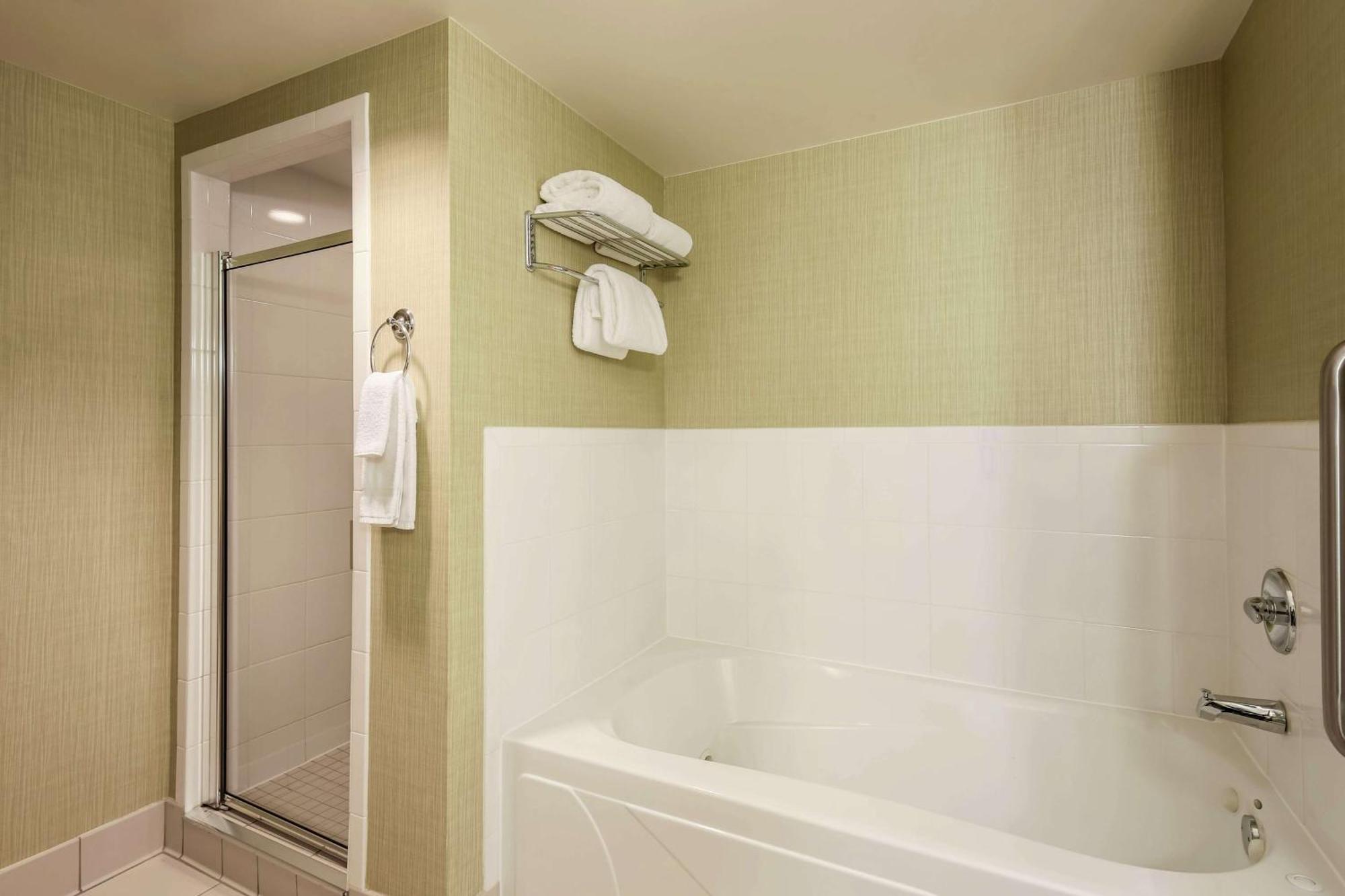 Hilton Garden Inn Chicago/Midway Airport Bedford Park Екстериор снимка