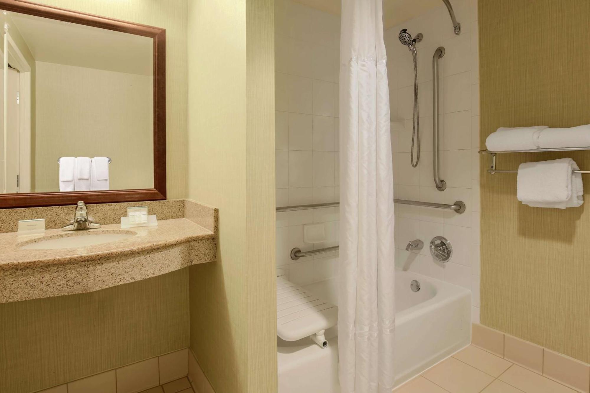 Hilton Garden Inn Chicago/Midway Airport Bedford Park Екстериор снимка