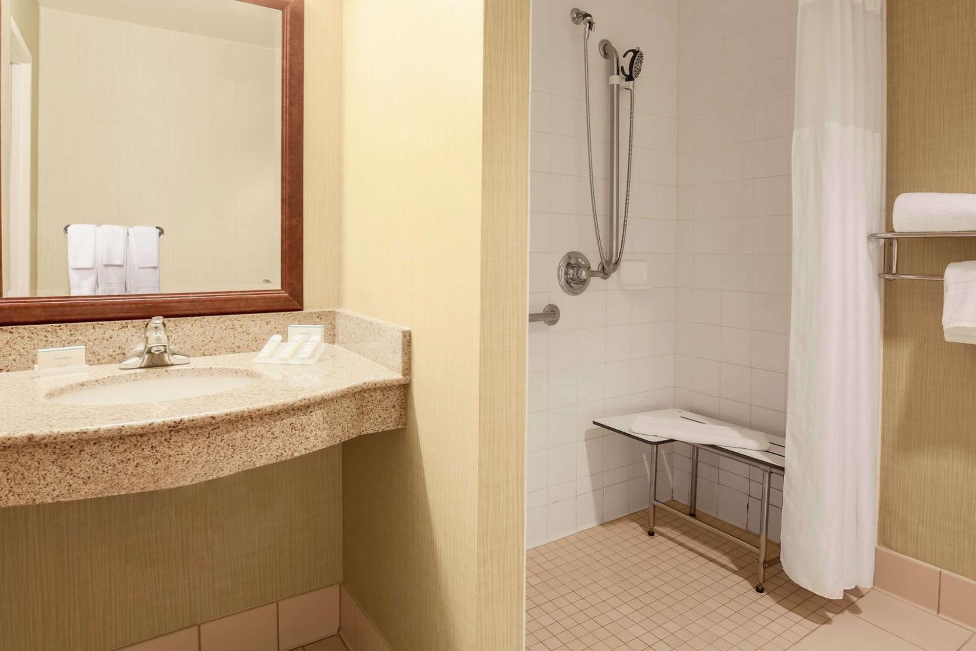Hilton Garden Inn Chicago/Midway Airport Bedford Park Екстериор снимка