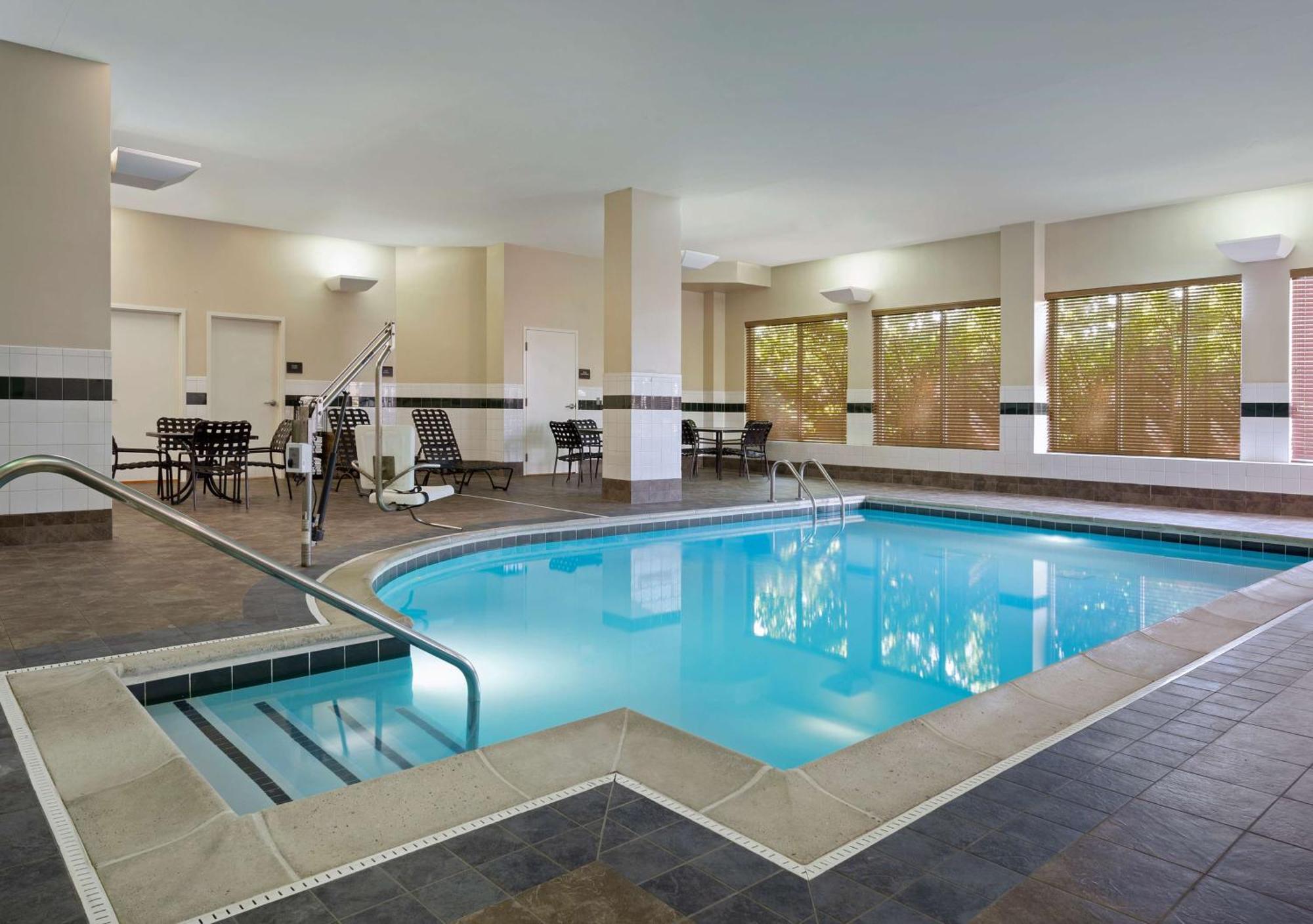 Hilton Garden Inn Chicago/Midway Airport Bedford Park Екстериор снимка