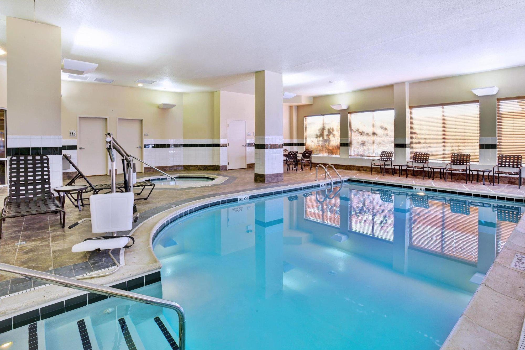 Hilton Garden Inn Chicago/Midway Airport Bedford Park Екстериор снимка
